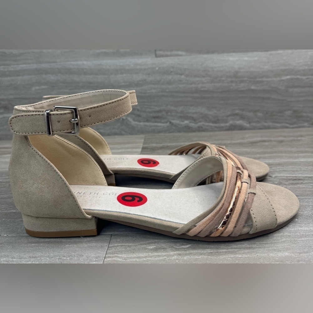 NEW! Kenneth Cole NY Viviana Flat Strappy Sandals Womens Size 6